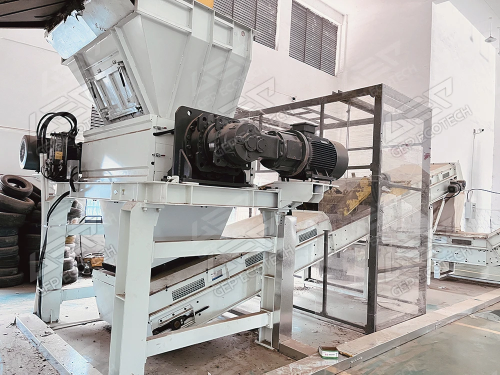 双轴大件撕碎机现场 双轴大件撕碎机现场