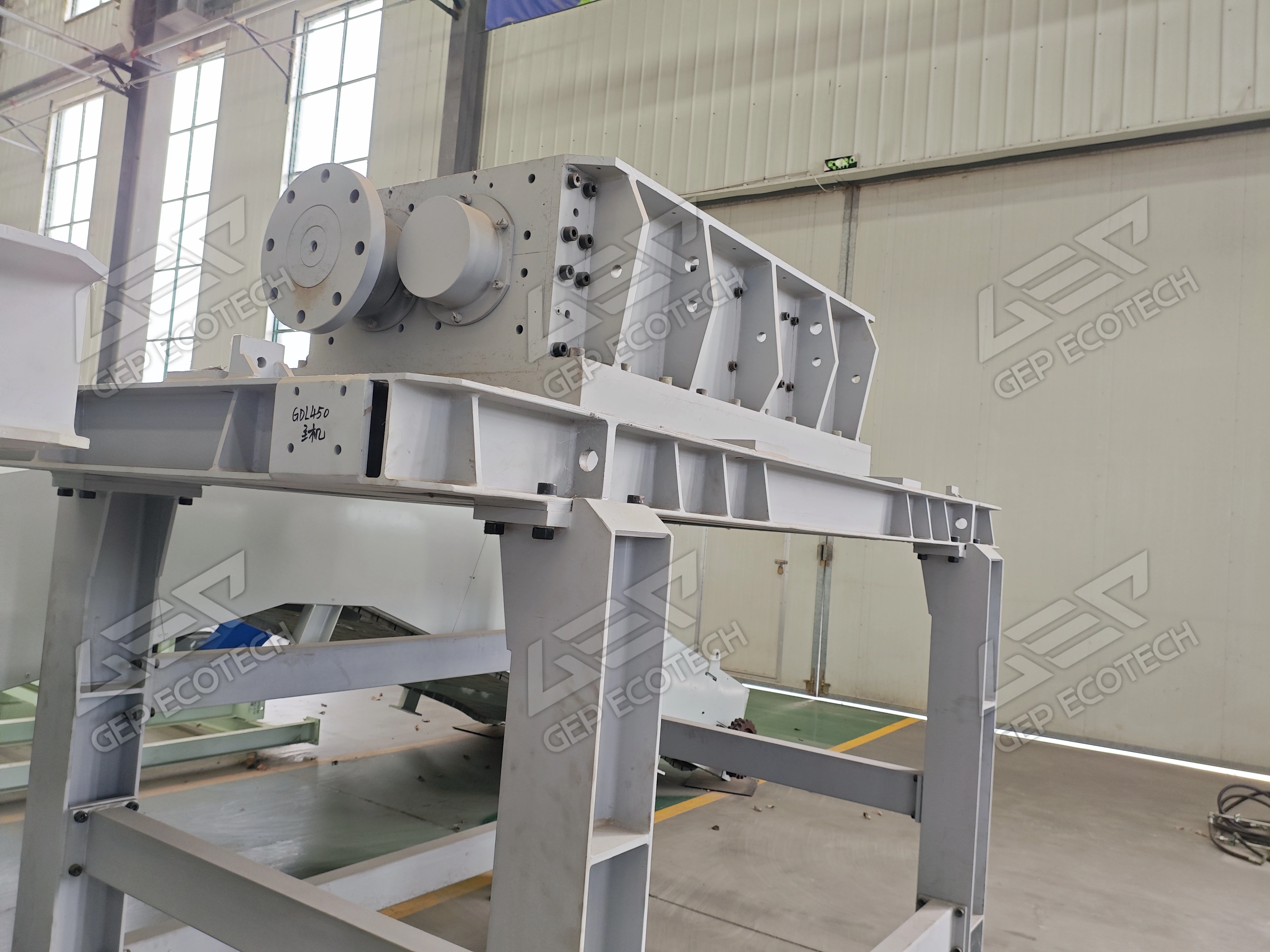 双轴大件撕碎机设备