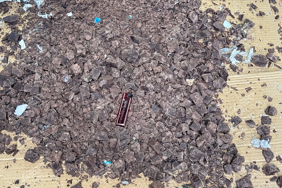 双轴撕碎机破碎巧克力效果